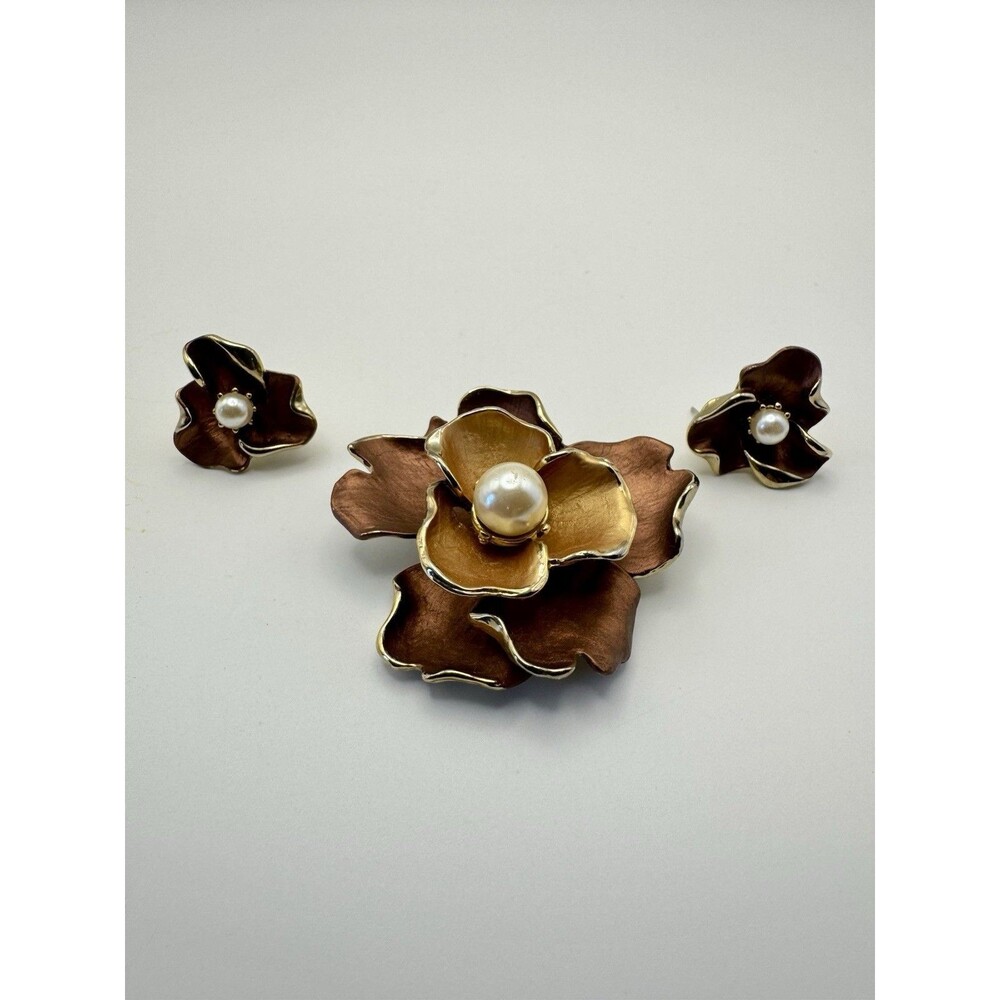 Vintage Brooch And Earrings Set 1980s Gold Tone Metal Enamel Faux Pearls